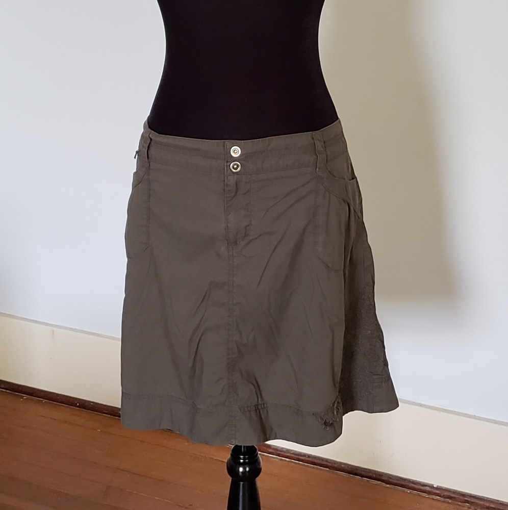REI Sz 14 midi grey skirt with artistic stitching